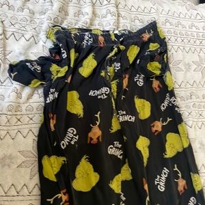 Simple and very comfortable grinch pajama bottoms